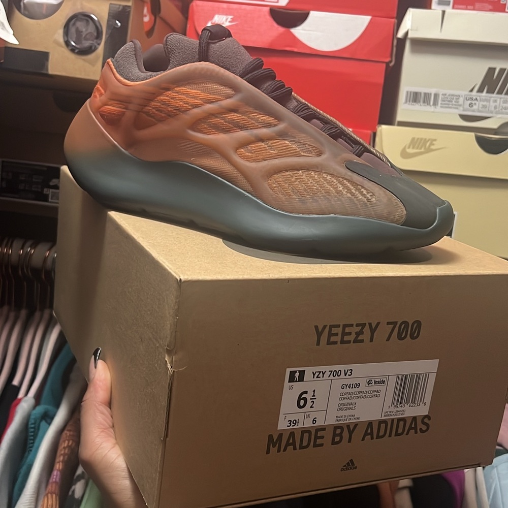Yeezy 700 V3 Copper Fade (Authentic)